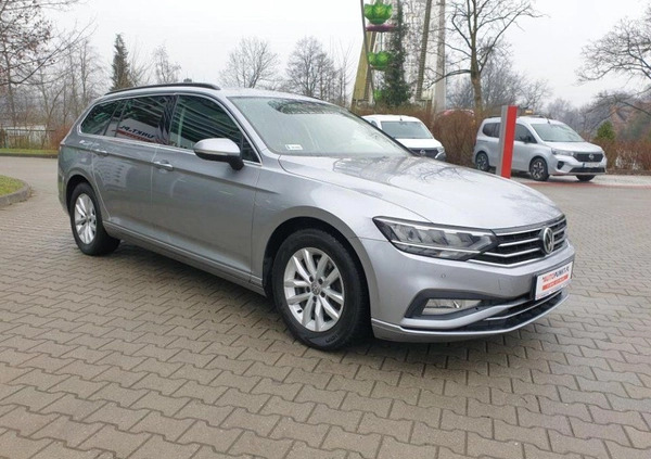 Volkswagen Passat cena 88900 przebieg: 127276, rok produkcji 2019 z Białystok małe 497